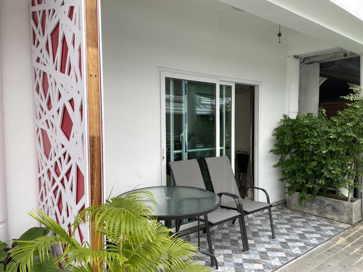 Inn Dulgence Patong Luaran gambar