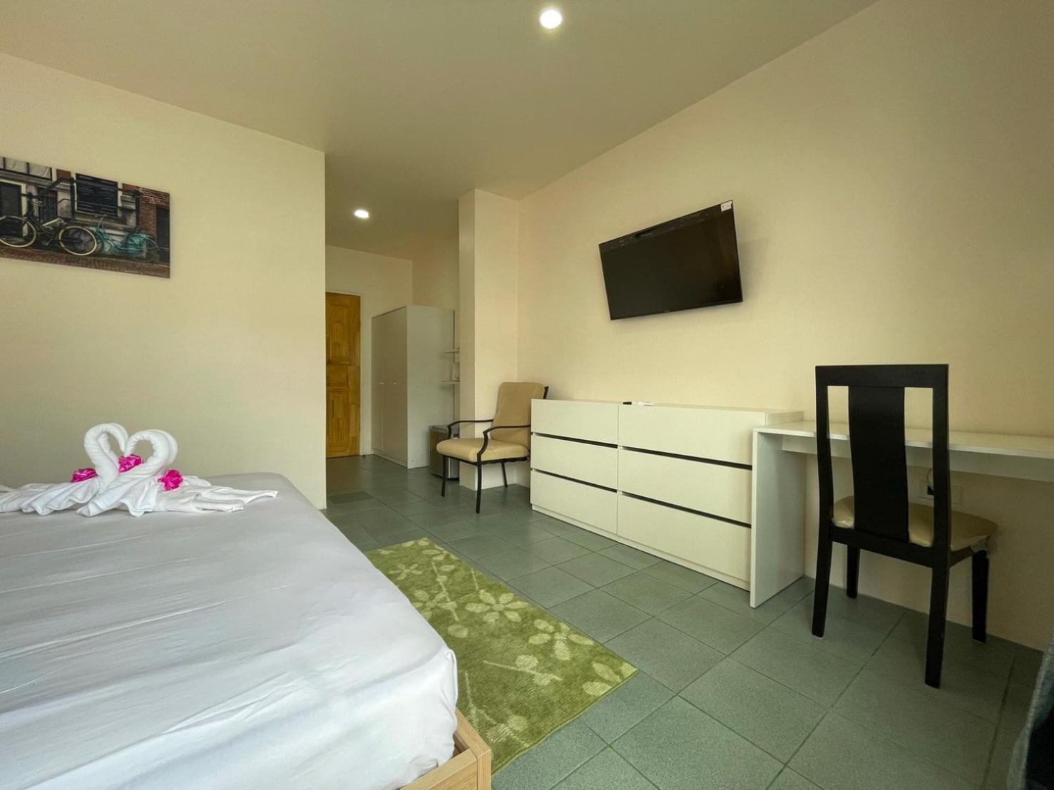 Inn Dulgence Patong Luaran gambar